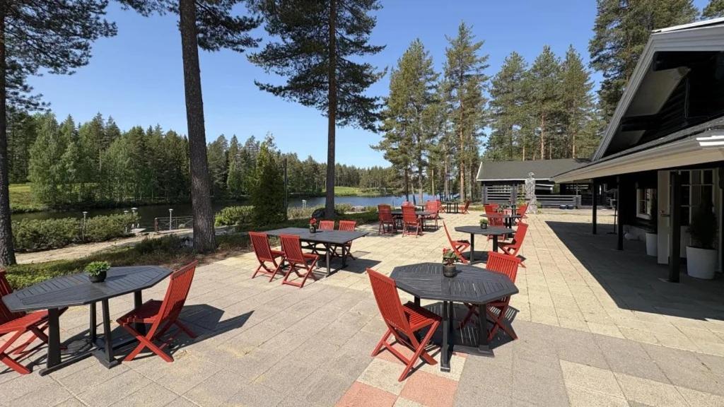 на берегу живописного озера Holiday home Kerimaki